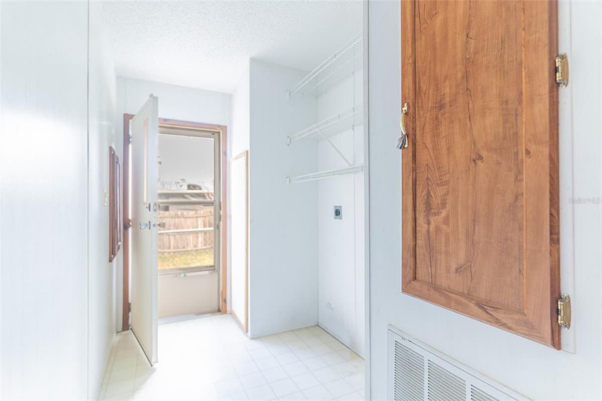 3606 LAZY LAKE DRIVE — photo 15 of 36