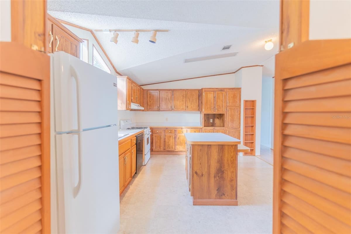 3606 LAZY LAKE DRIVE — photo 8 of 36