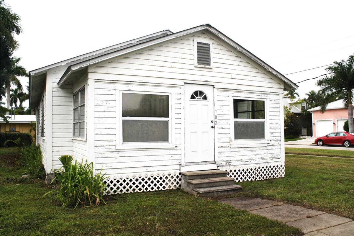 702 OLYMPIA AVENUE — photo 1 of 30