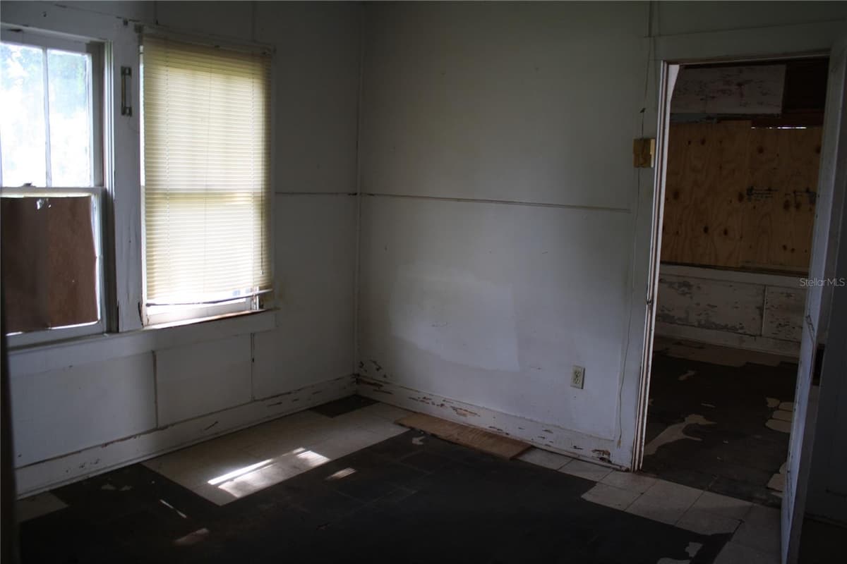 702 OLYMPIA AVENUE — photo 27 of 30