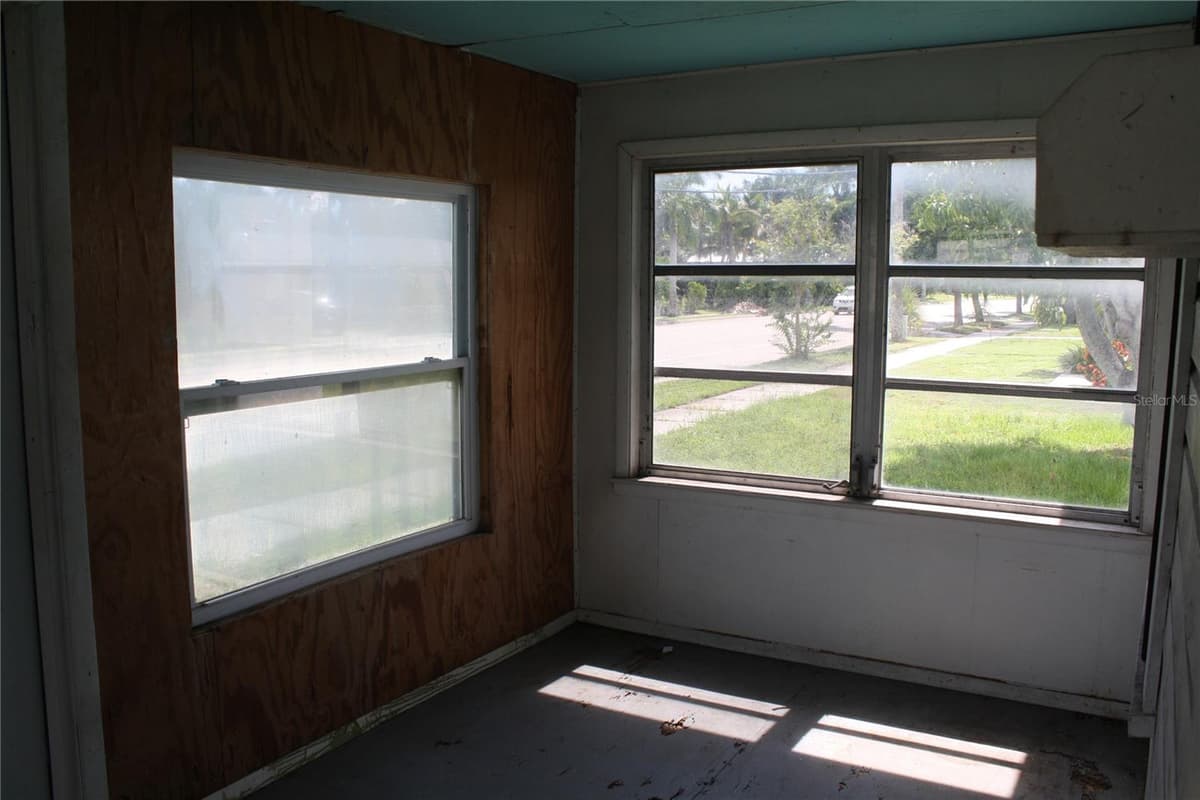 702 OLYMPIA AVENUE — photo 19 of 30