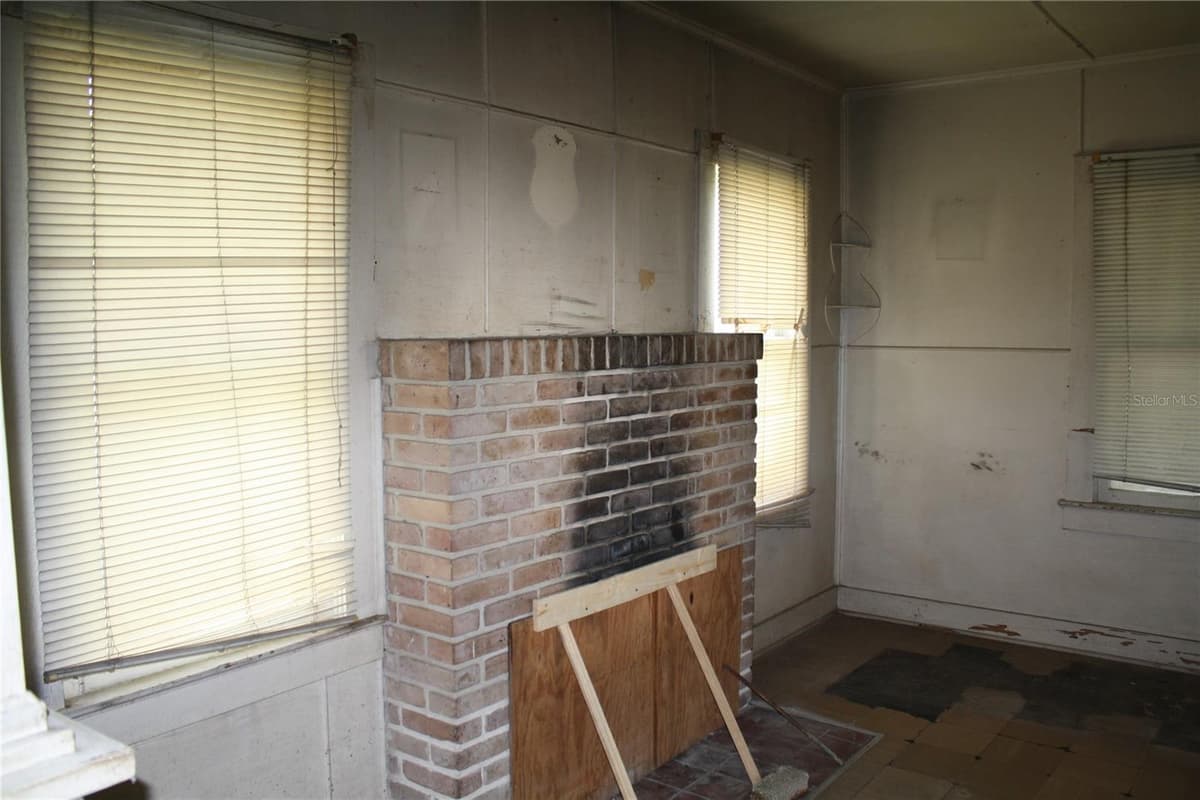702 OLYMPIA AVENUE — photo 17 of 30