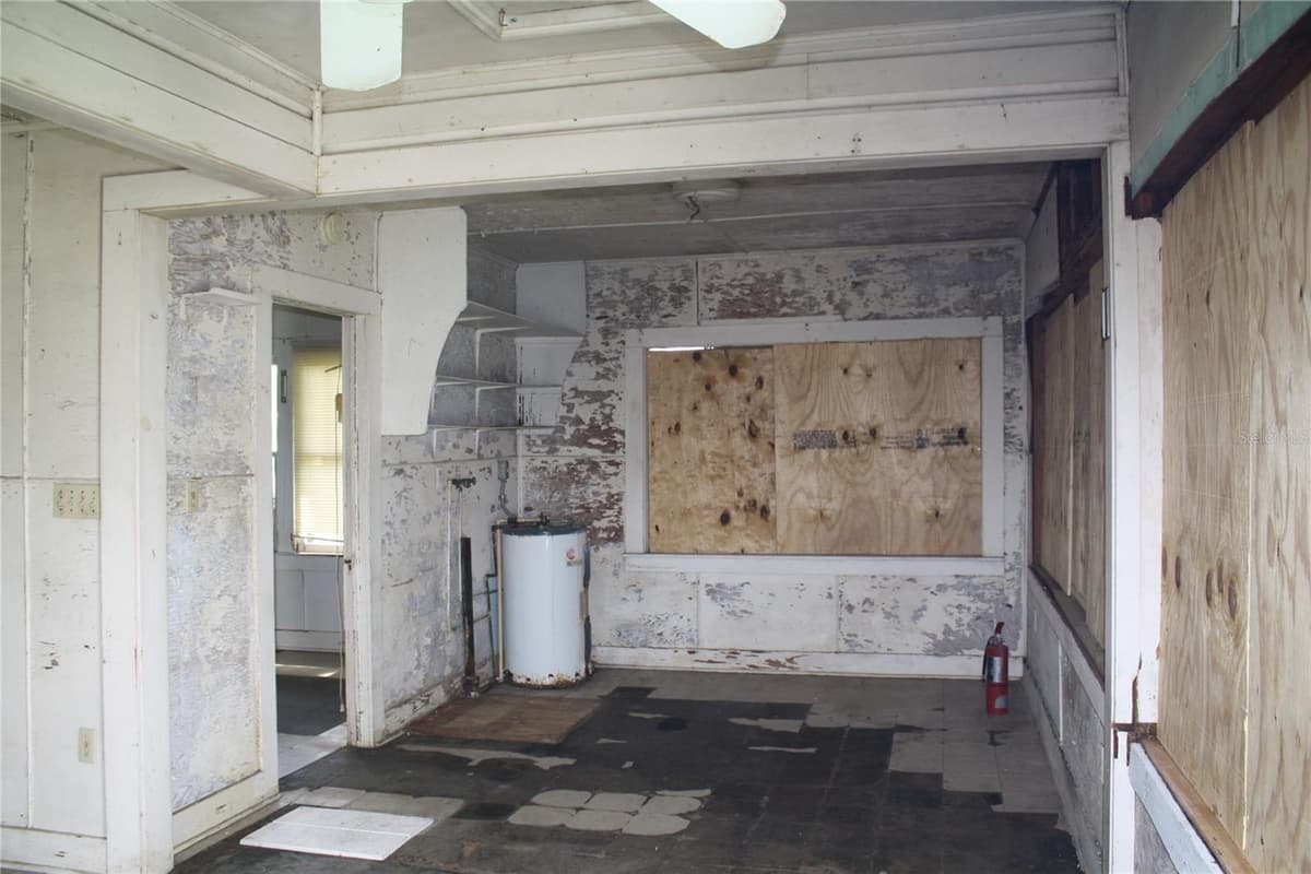 702 OLYMPIA AVENUE — photo 10 of 30