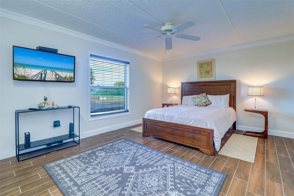 12760 INDIAN ROCKS ROAD — photo 17 of 45