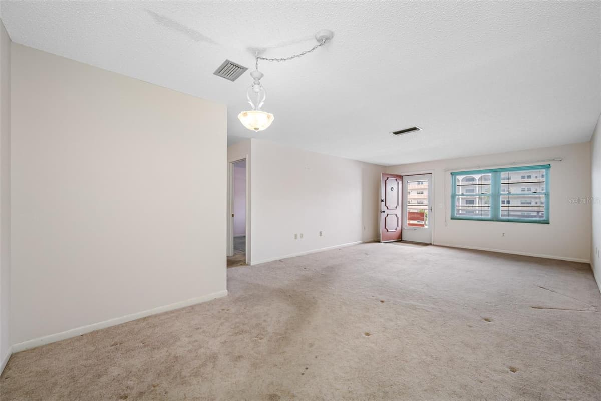 5521 80TH STREET — photo 11 of 44