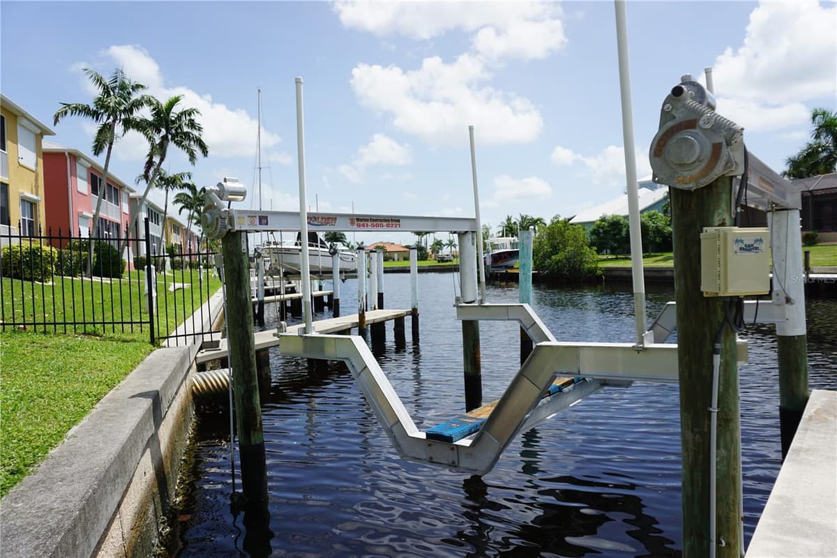 2000 BAL HARBOR BOULEVARD — photo 3 of 61