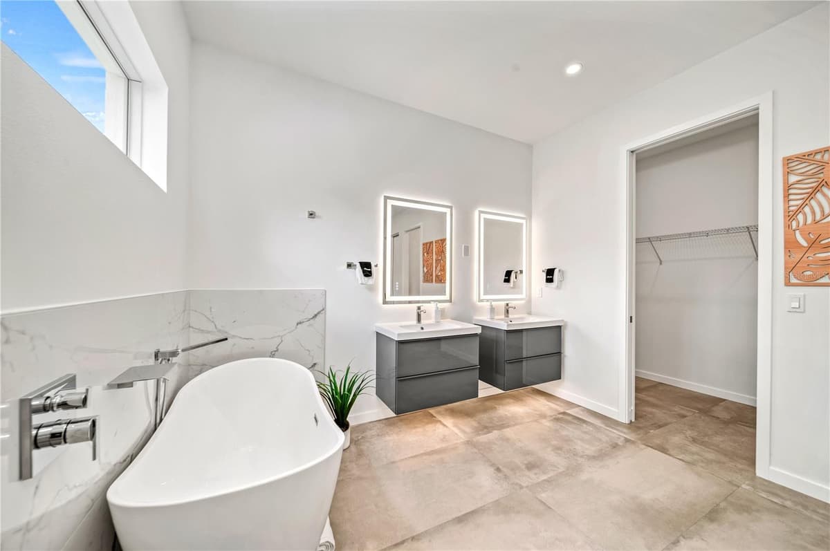 2327 HILLVIEW STREET — photo 25 of 53