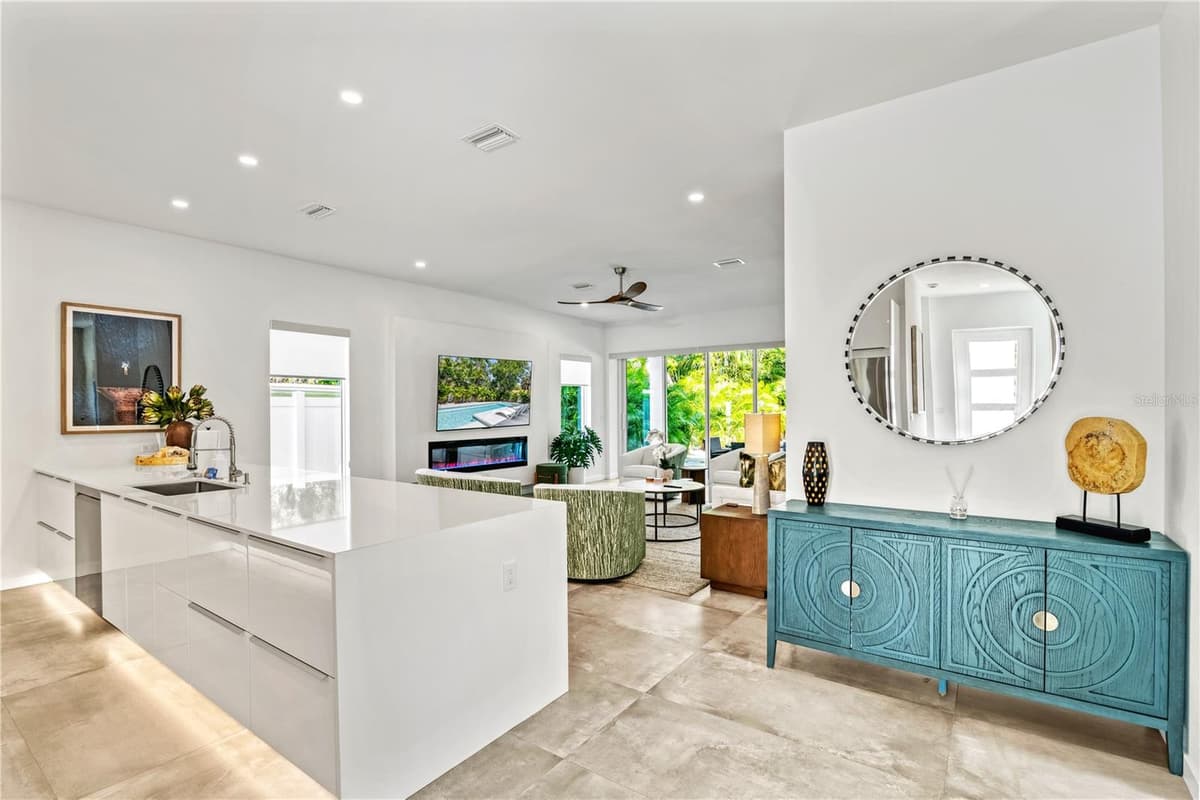 2327 HILLVIEW STREET — photo 7 of 53