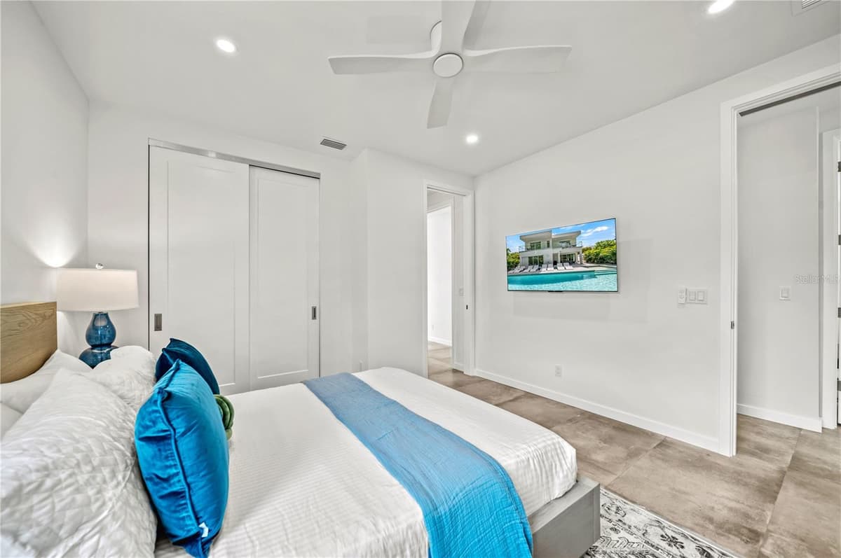 2327 HILLVIEW STREET — photo 32 of 53