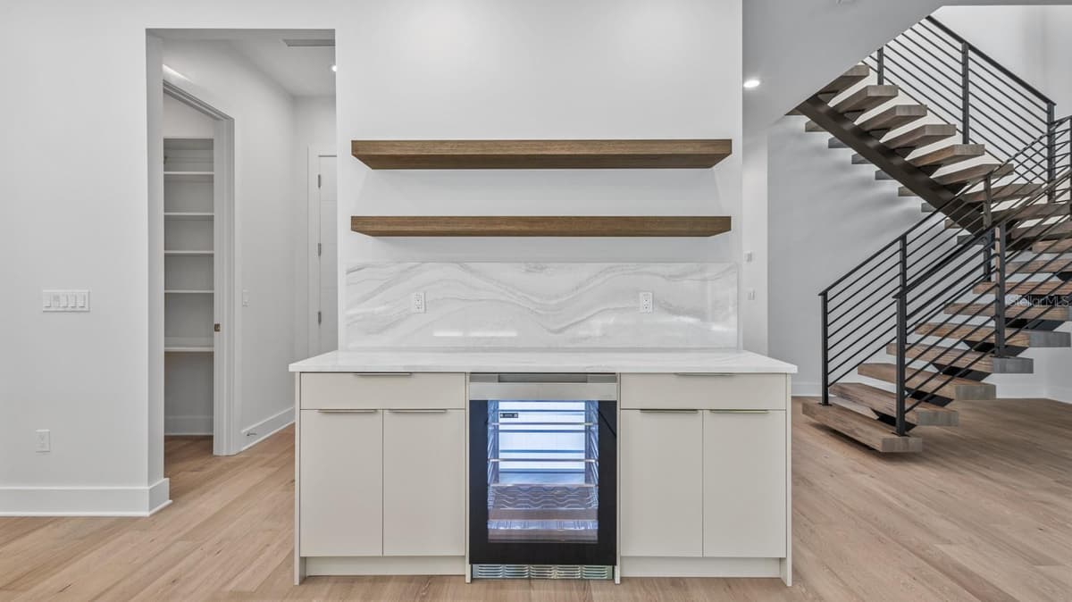 2203 GLENWOOD AVENUE — photo 16 of 25