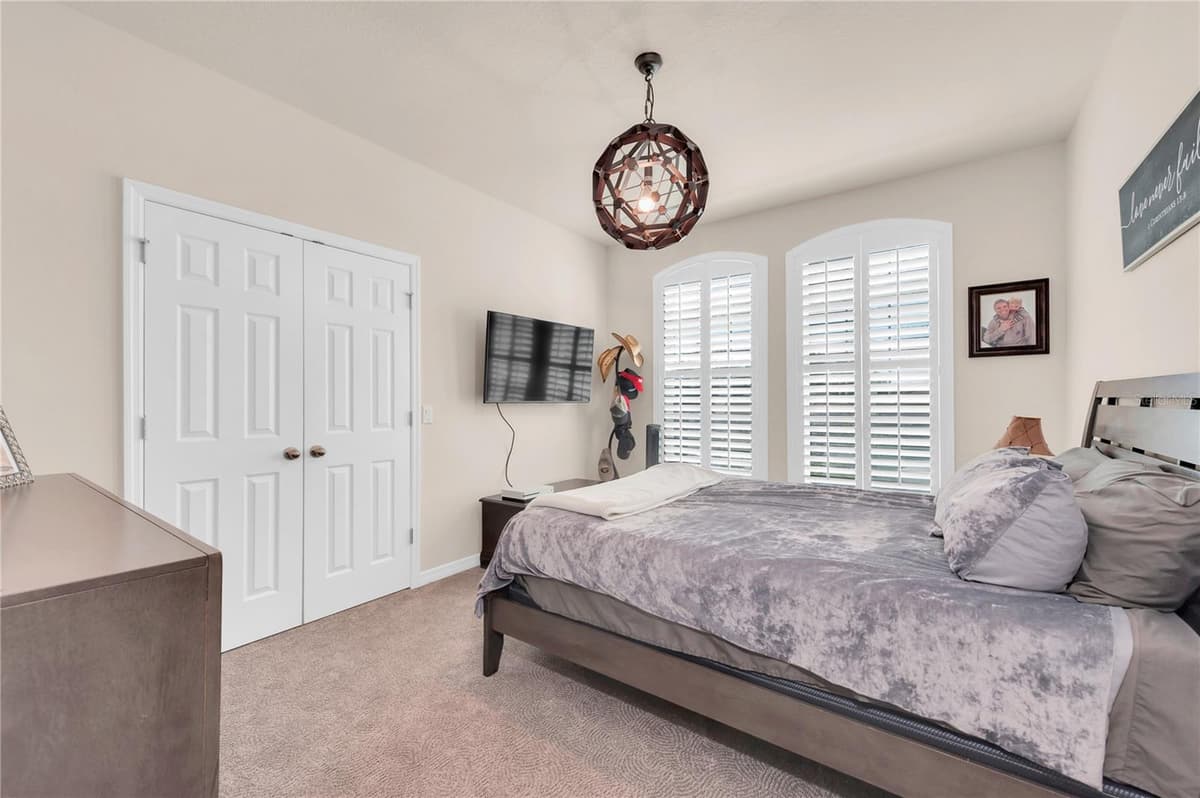 2280 MONTVIEW DRIVE — photo 37 of 49
