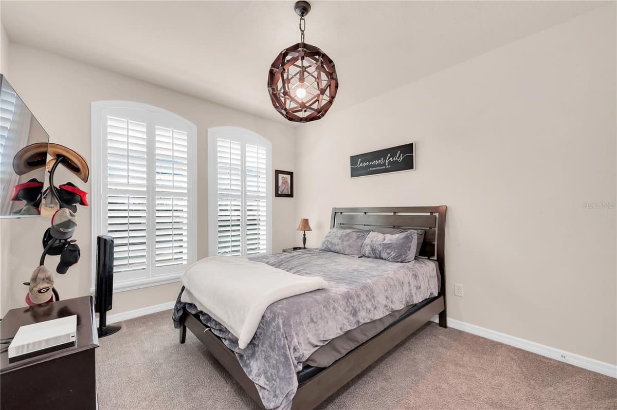 2280 MONTVIEW DRIVE — photo 38 of 49