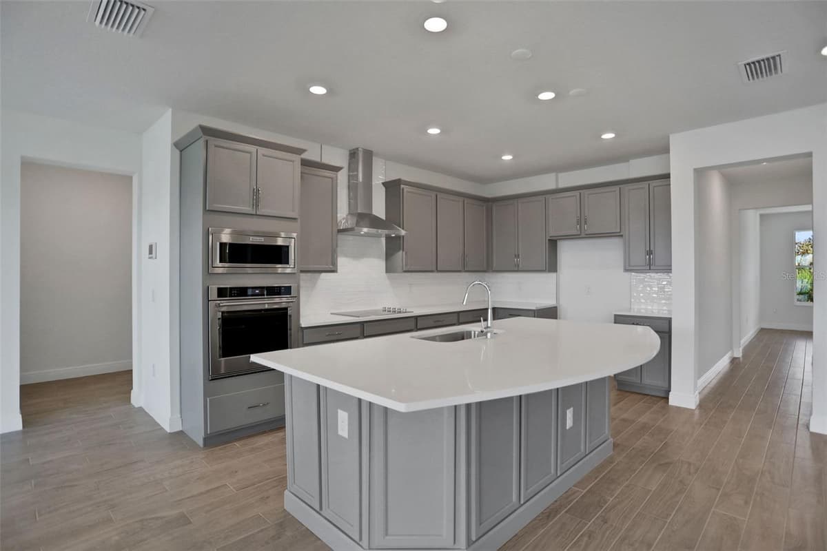 7454 SEA MANATEE STREET — photo 8 of 56