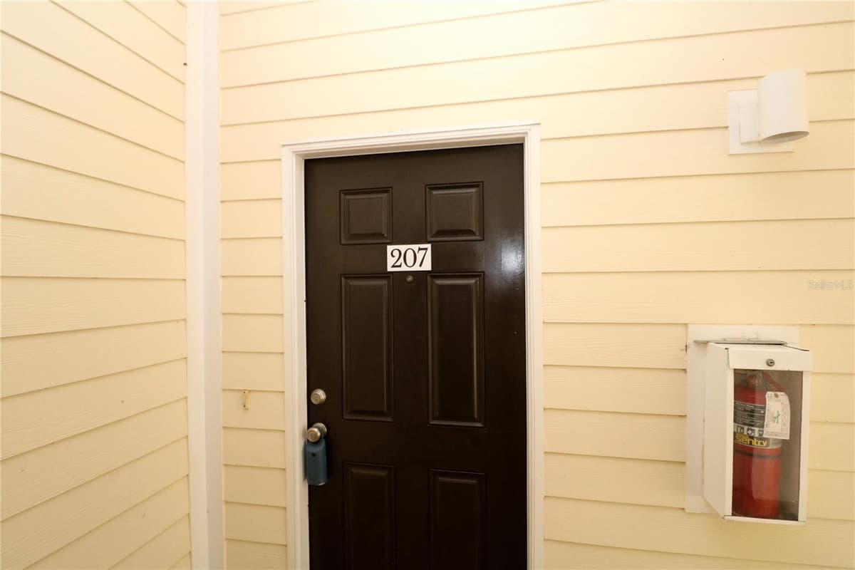 104 LAUREL WOOD WAY — photo 3 of 31