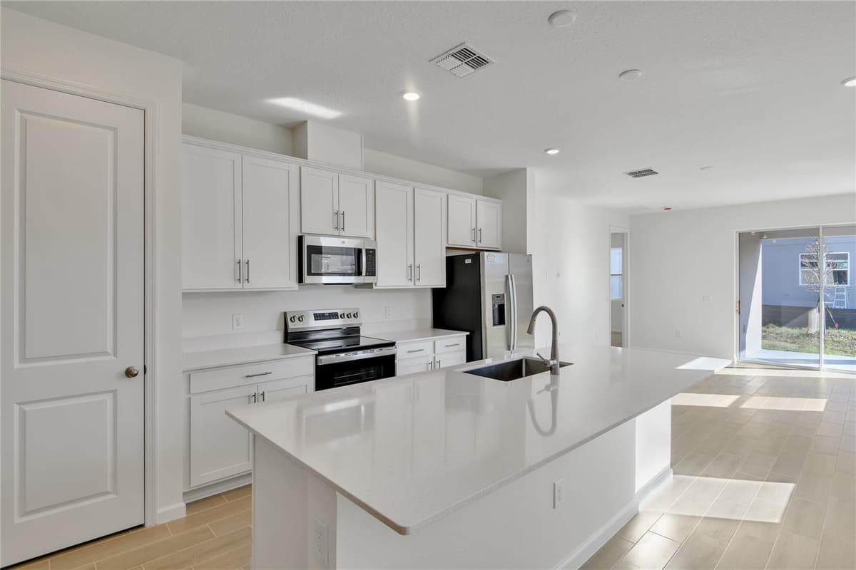 207 BULL FROG LANE — photo 4 of 20