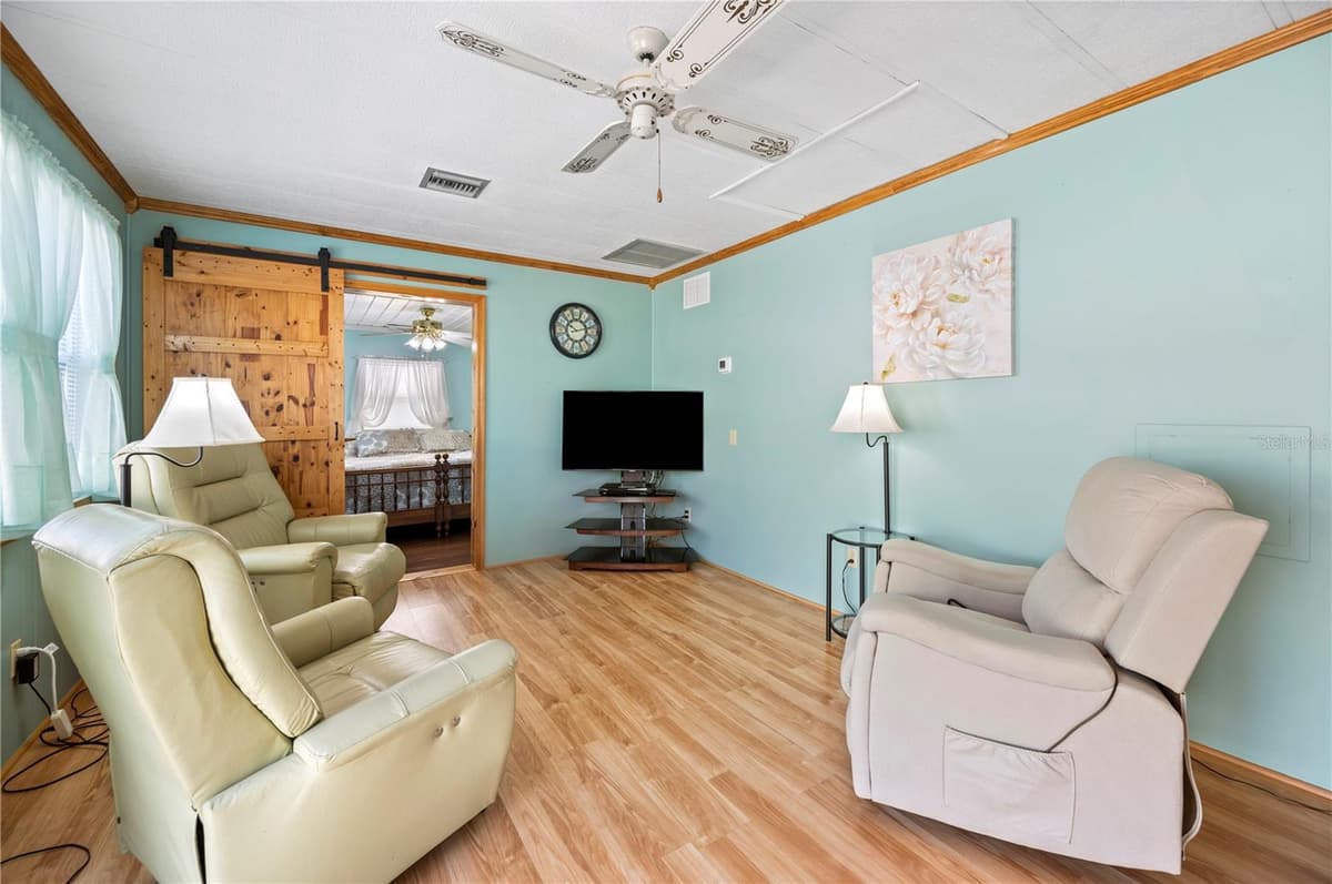 21 SILVERSIDES STREET — photo 11 of 48