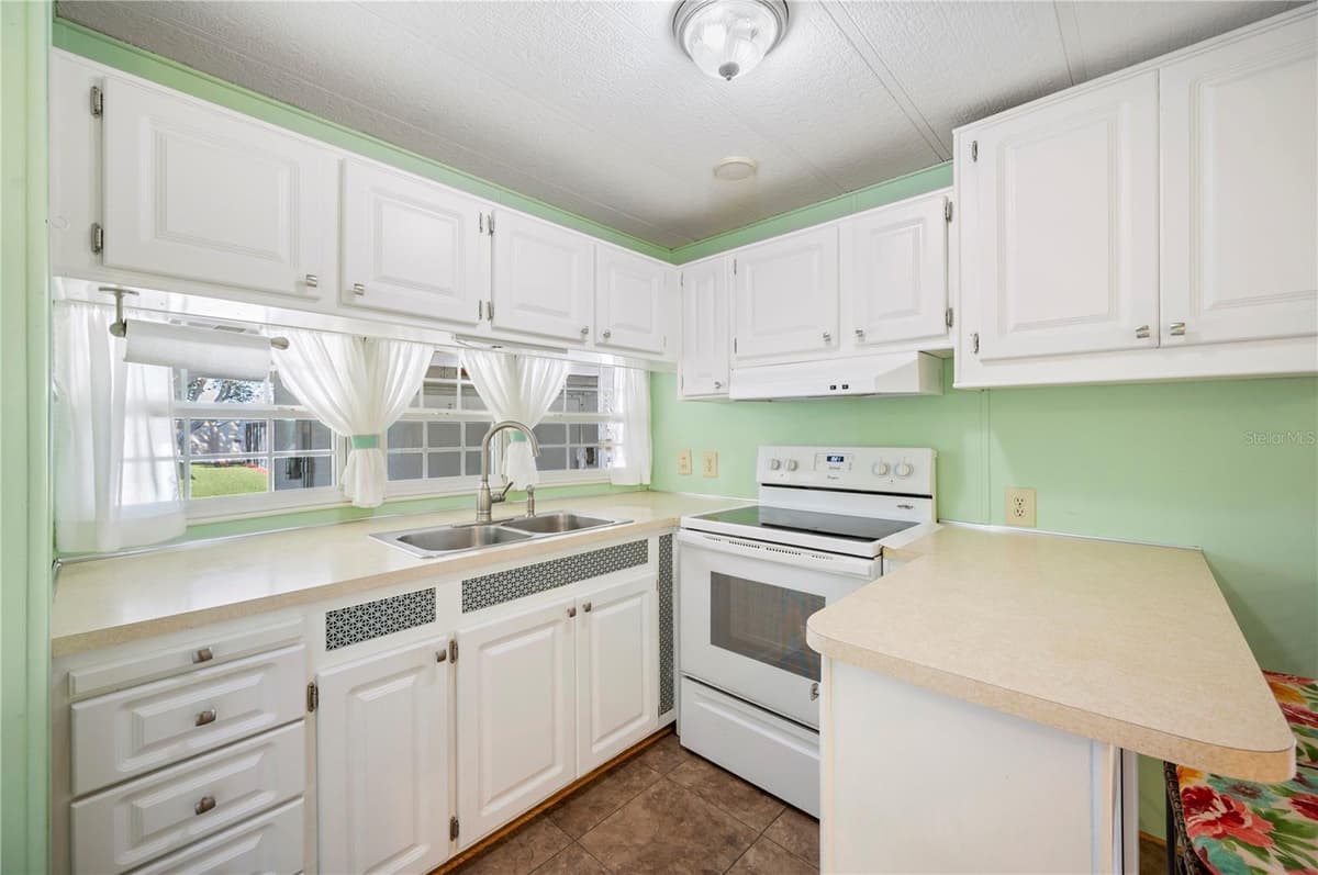 21 SILVERSIDES STREET — photo 17 of 48