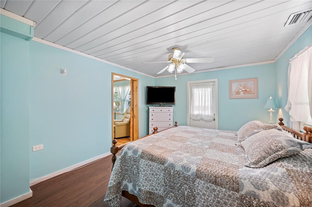 21 SILVERSIDES STREET — photo 18 of 48