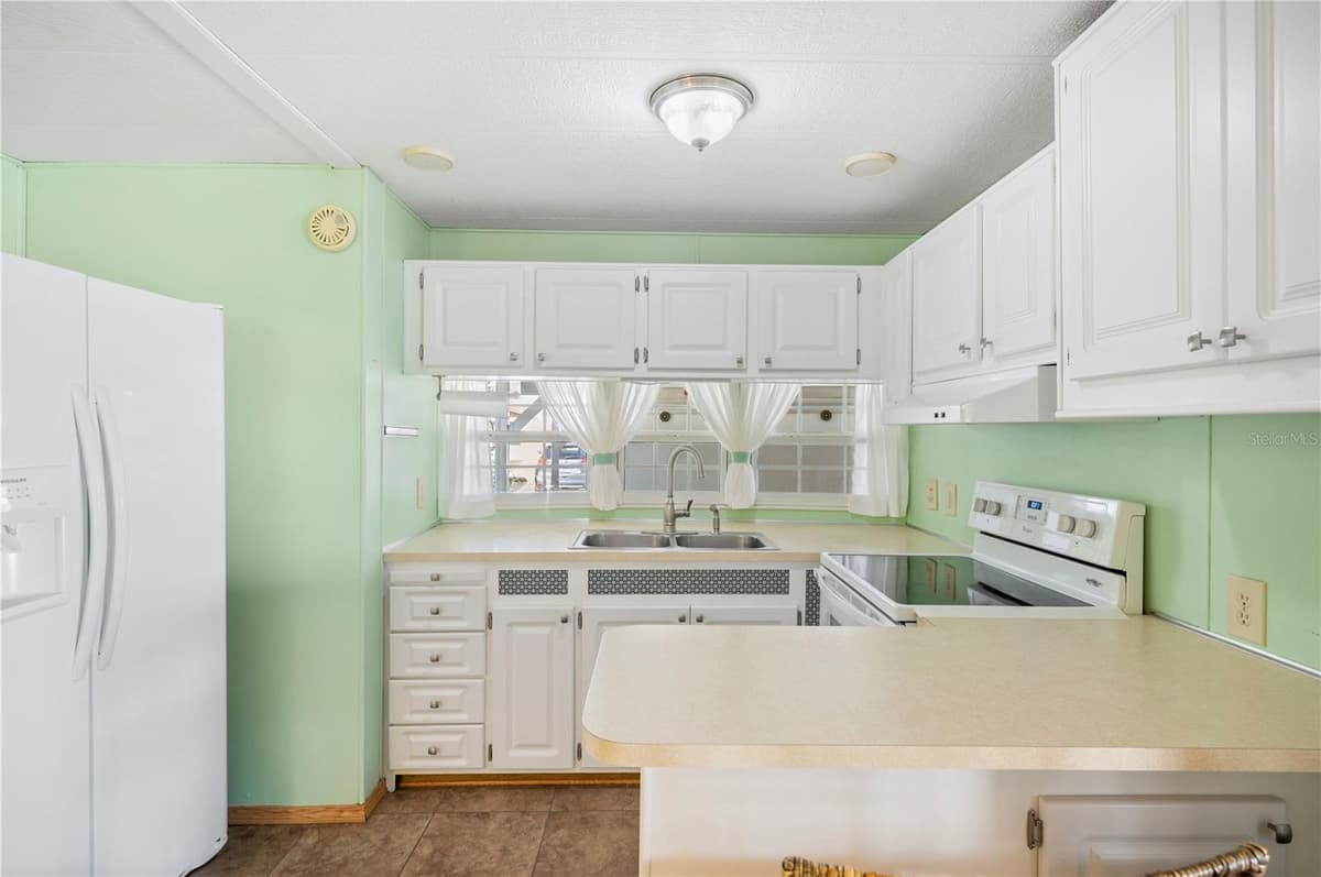 21 SILVERSIDES STREET — photo 16 of 48
