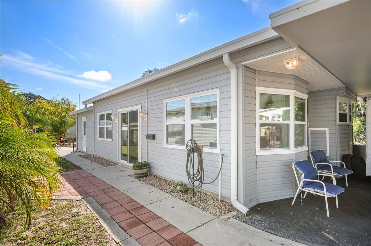 21 SILVERSIDES STREET — photo 6 of 48