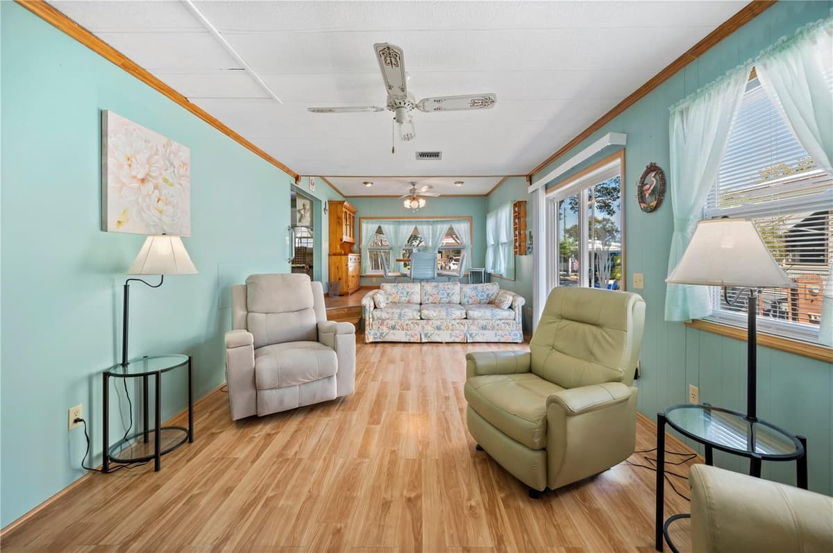 21 SILVERSIDES STREET — photo 12 of 48