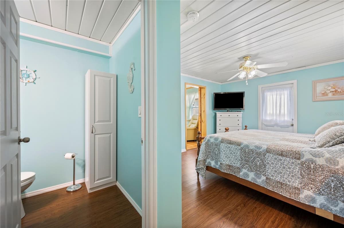 21 SILVERSIDES STREET — photo 10 of 48