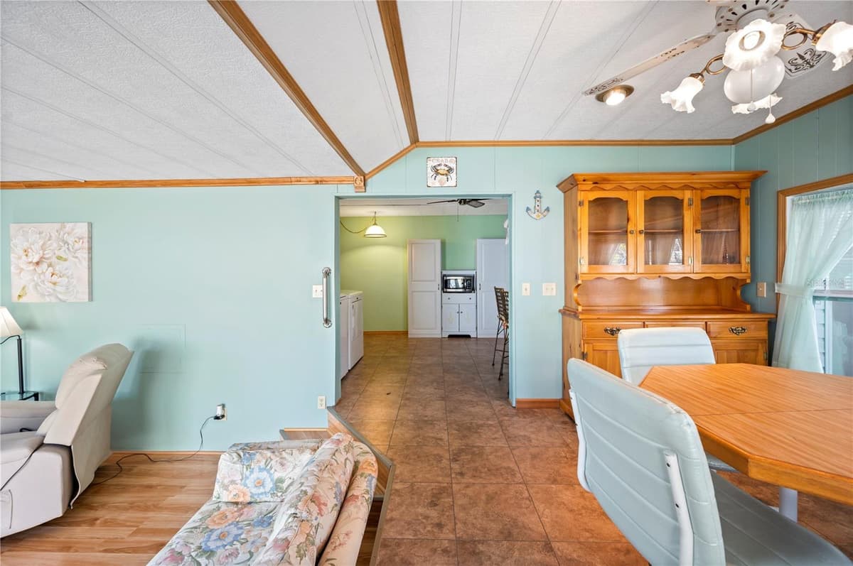 21 SILVERSIDES STREET — photo 13 of 48