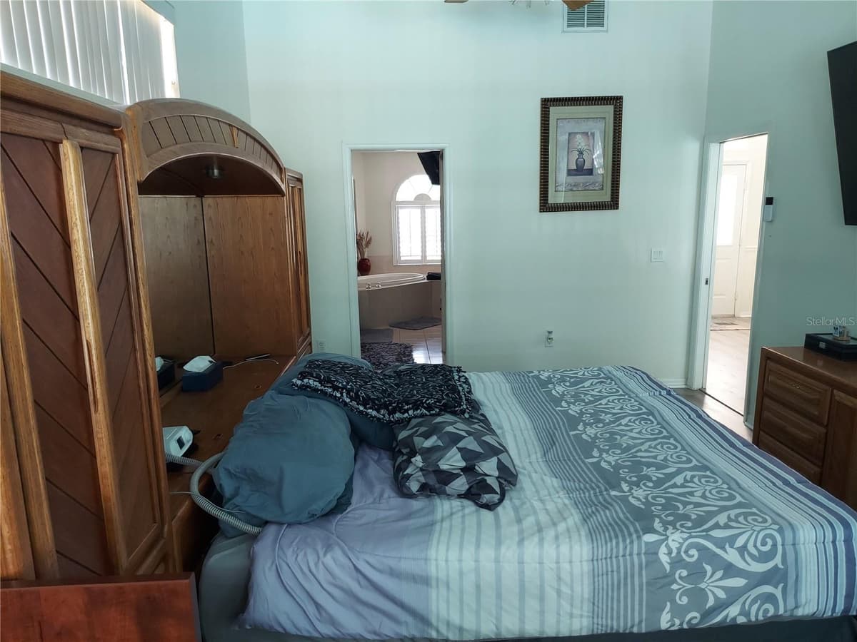 5735 LENA DRIVE — photo 26 of 95