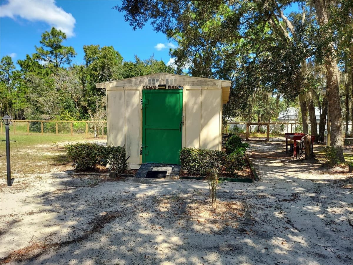 5735 LENA DRIVE — photo 43 of 95