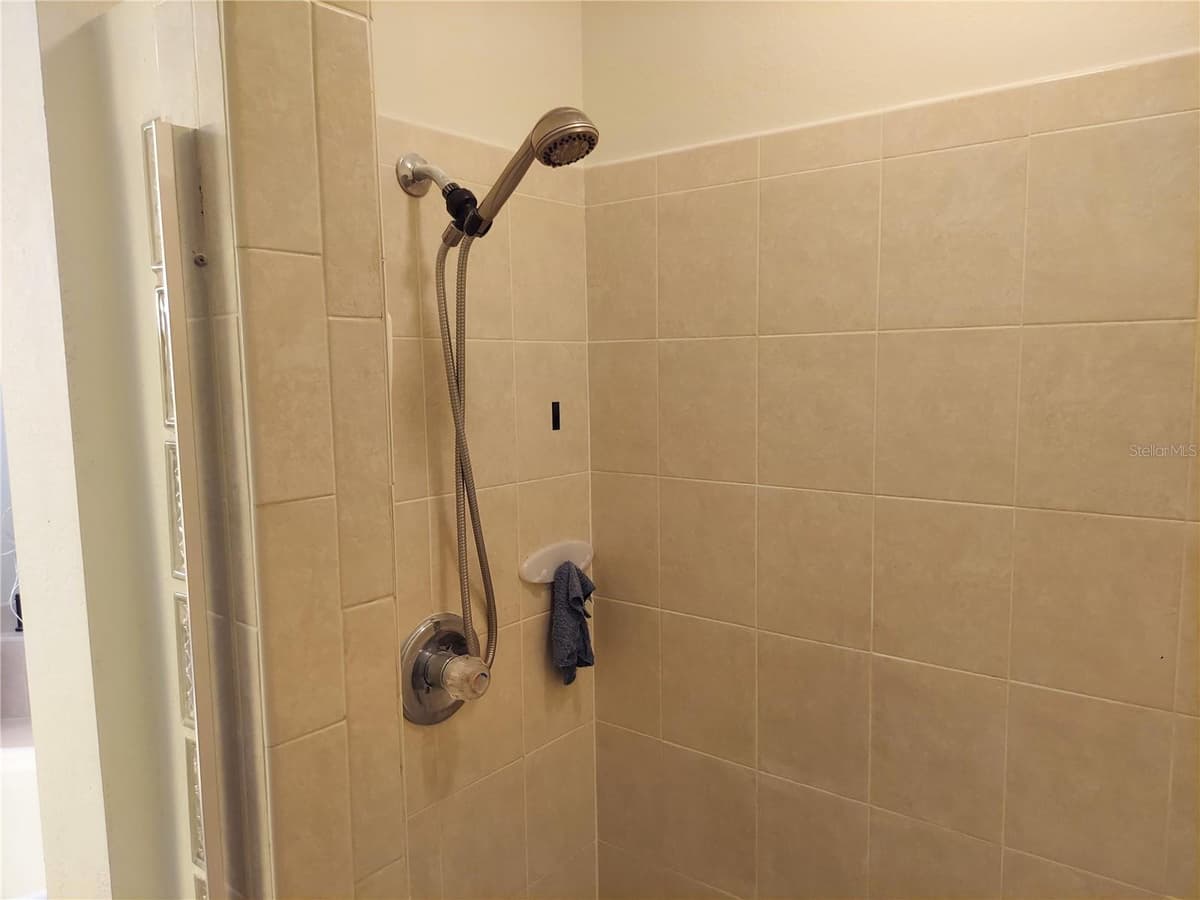 5735 LENA DRIVE — photo 35 of 95