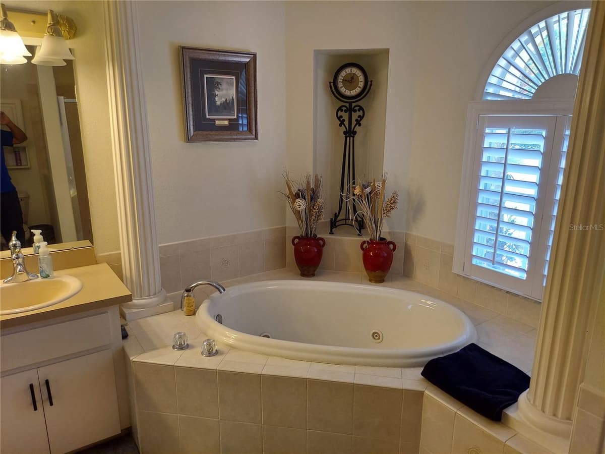 5735 LENA DRIVE — photo 33 of 95