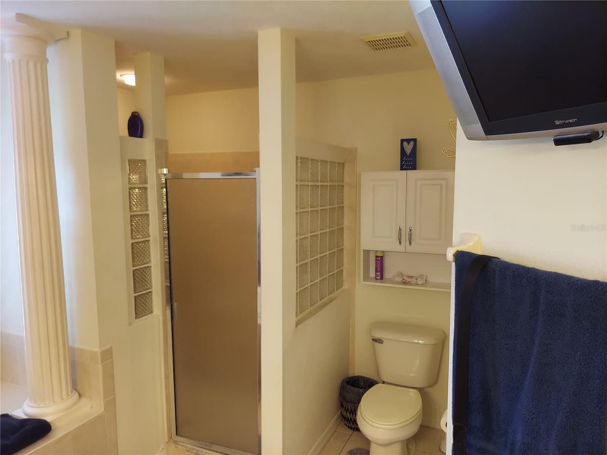 5735 LENA DRIVE — photo 34 of 95