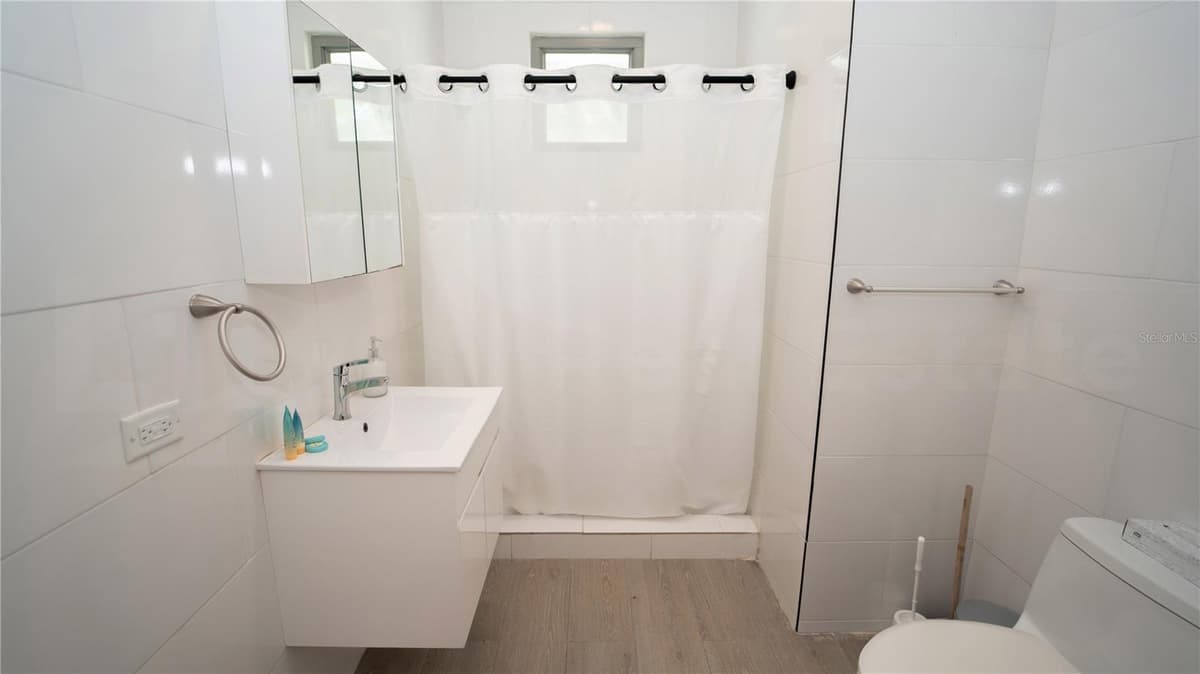 2058 ESPAÑA STREET — photo 9 of 20