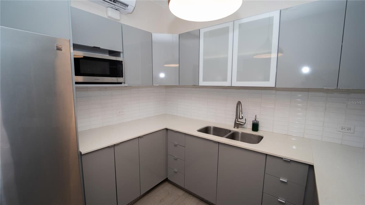2058 ESPAÑA STREET — photo 16 of 20