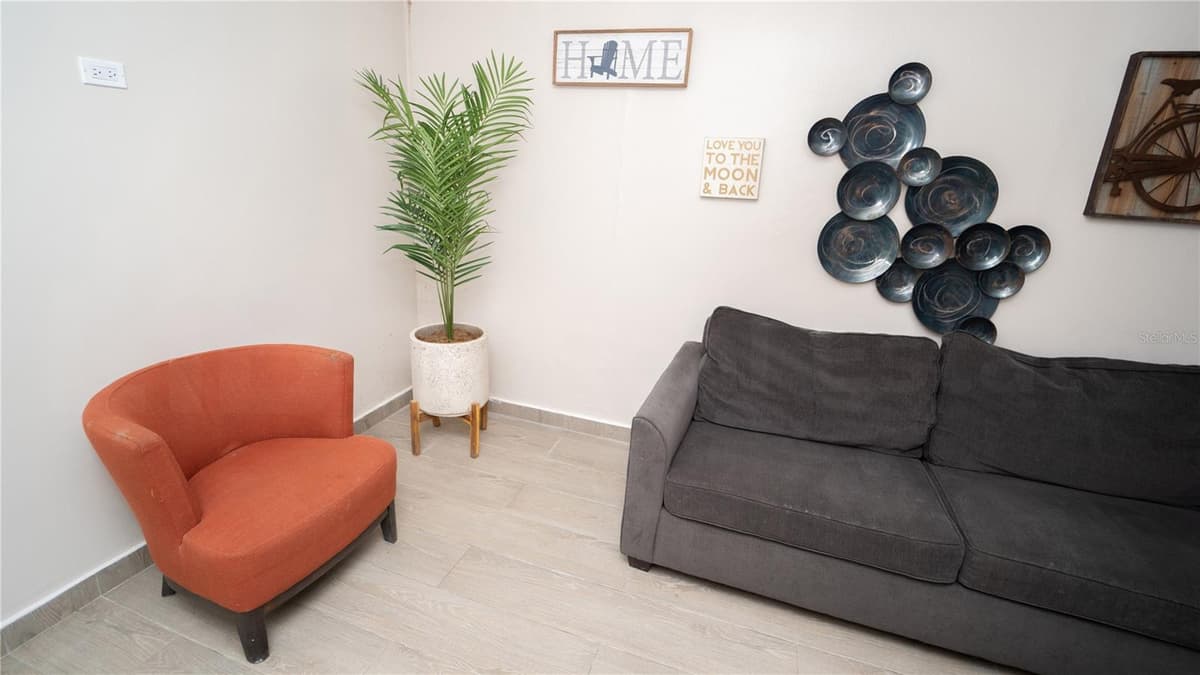 2058 ESPAÑA STREET — photo 8 of 20