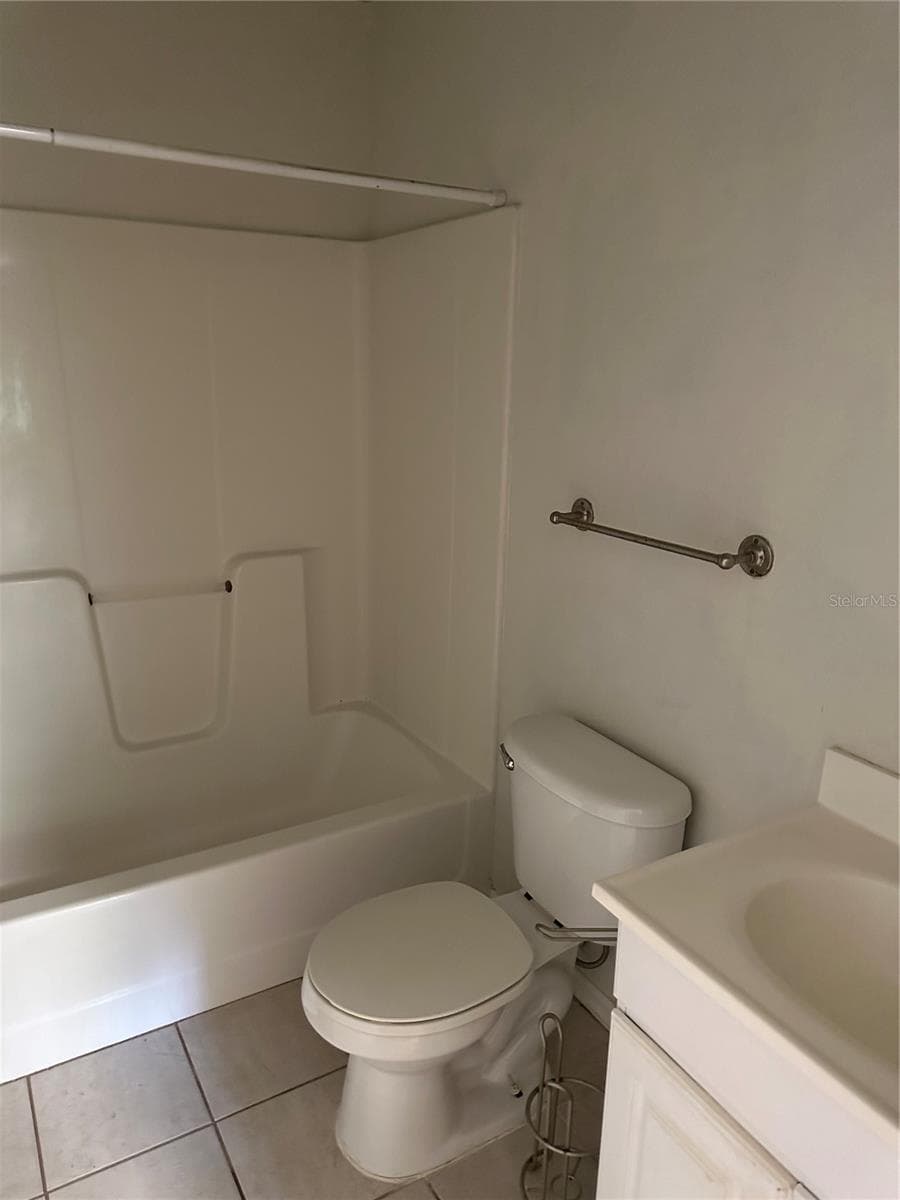 734 MILLS AVENUE — photo 43 of 48