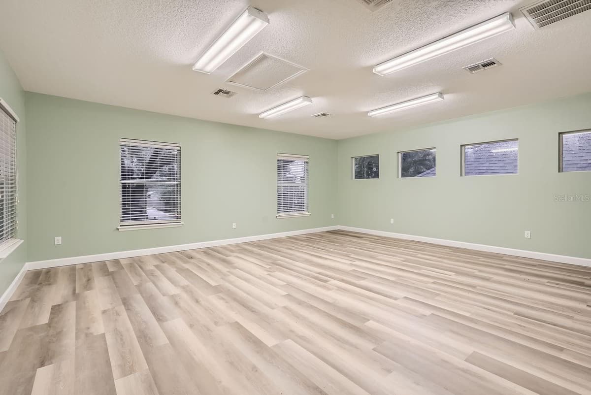 734 MILLS AVENUE — photo 30 of 48
