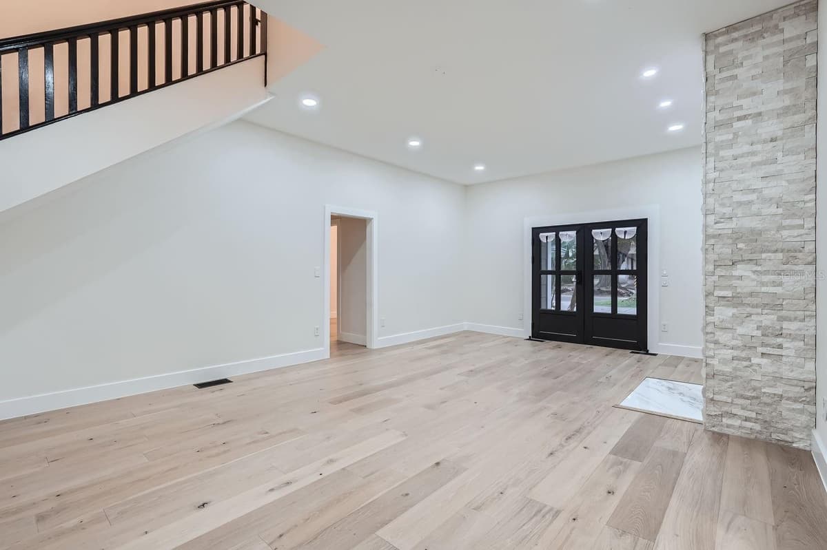 734 MILLS AVENUE — photo 6 of 48