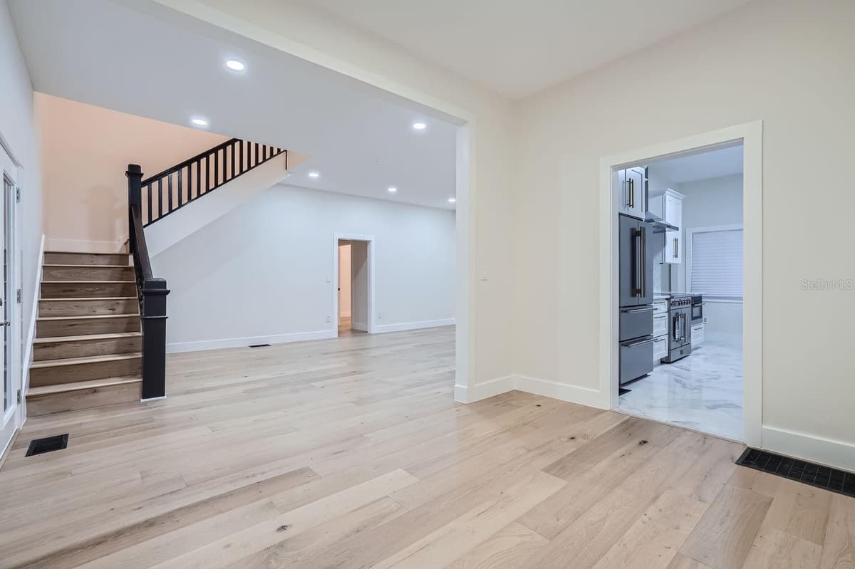734 MILLS AVENUE — photo 12 of 48