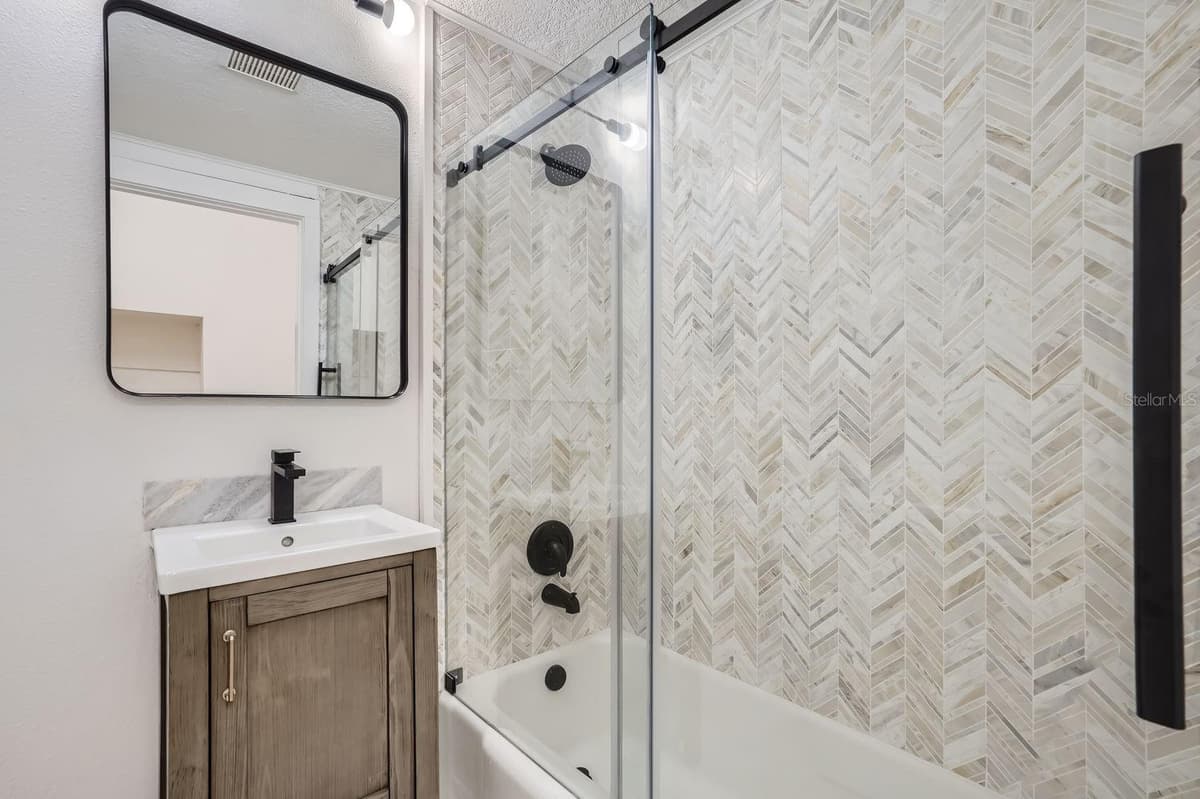 734 MILLS AVENUE — photo 19 of 48