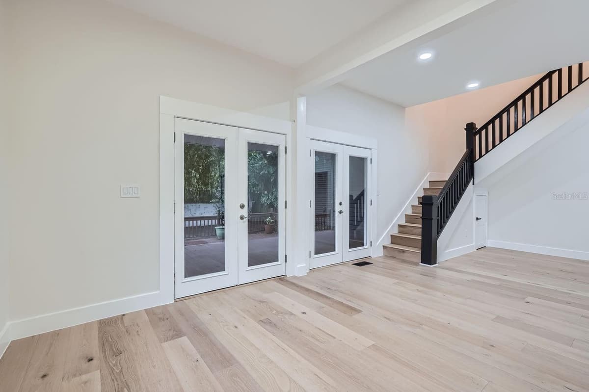 734 MILLS AVENUE — photo 13 of 48