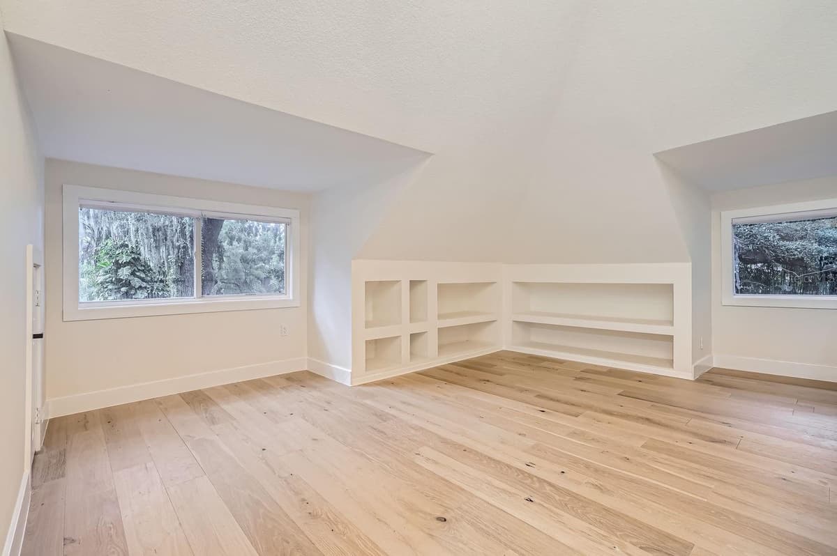 734 MILLS AVENUE — photo 27 of 48