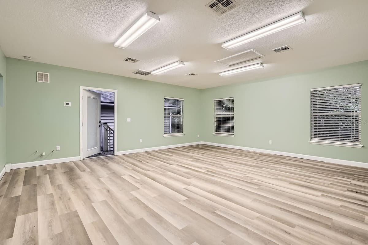734 MILLS AVENUE — photo 32 of 48