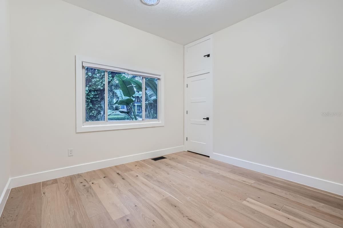 734 MILLS AVENUE — photo 20 of 48