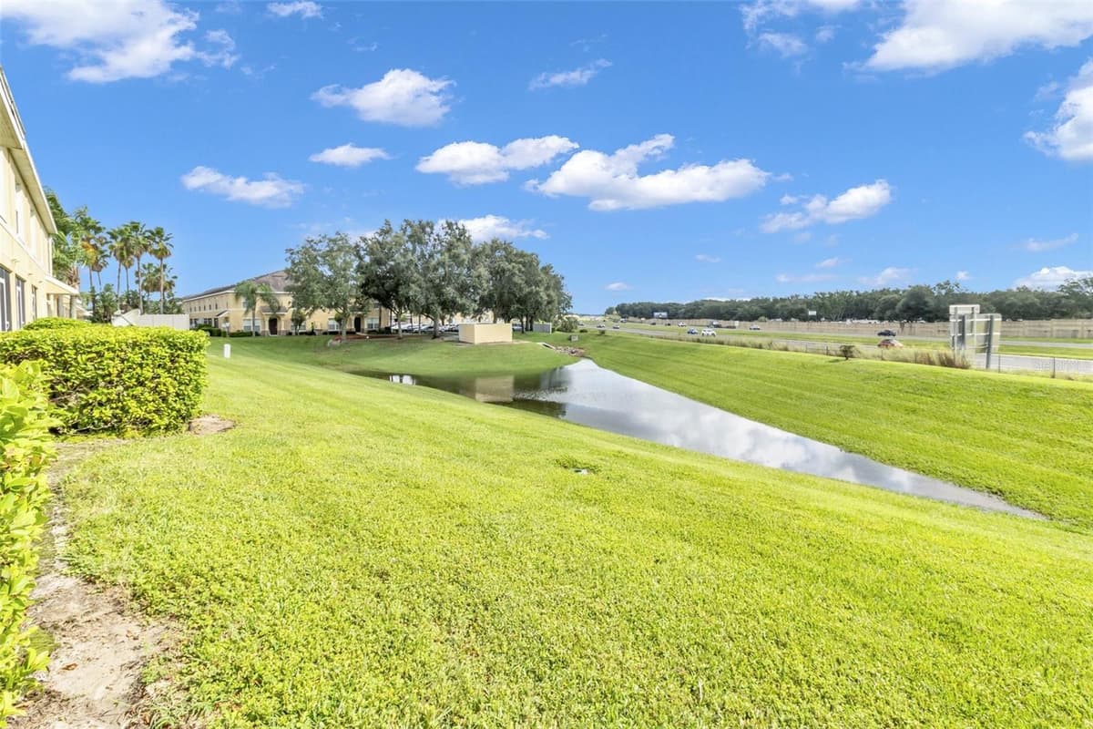 5333 RIVER ROCK ROAD — photo 4 of 46