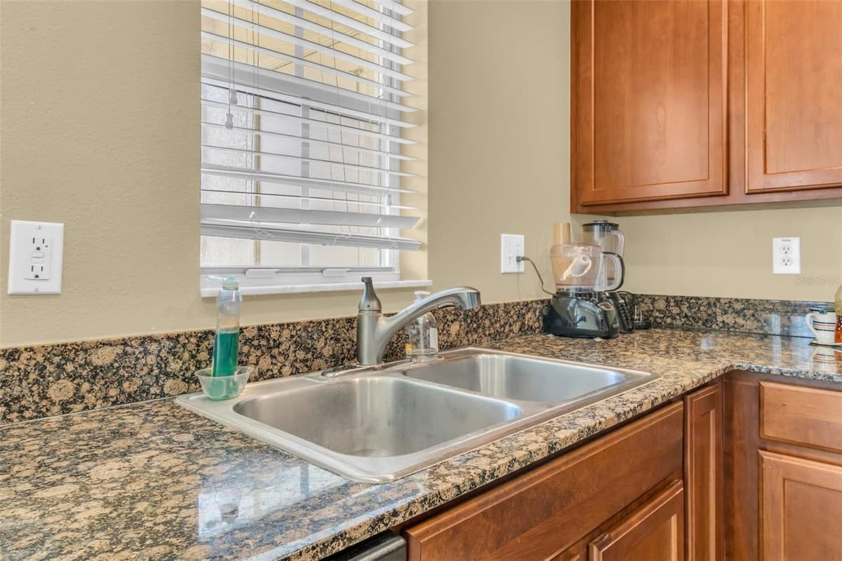 5333 RIVER ROCK ROAD — photo 16 of 46