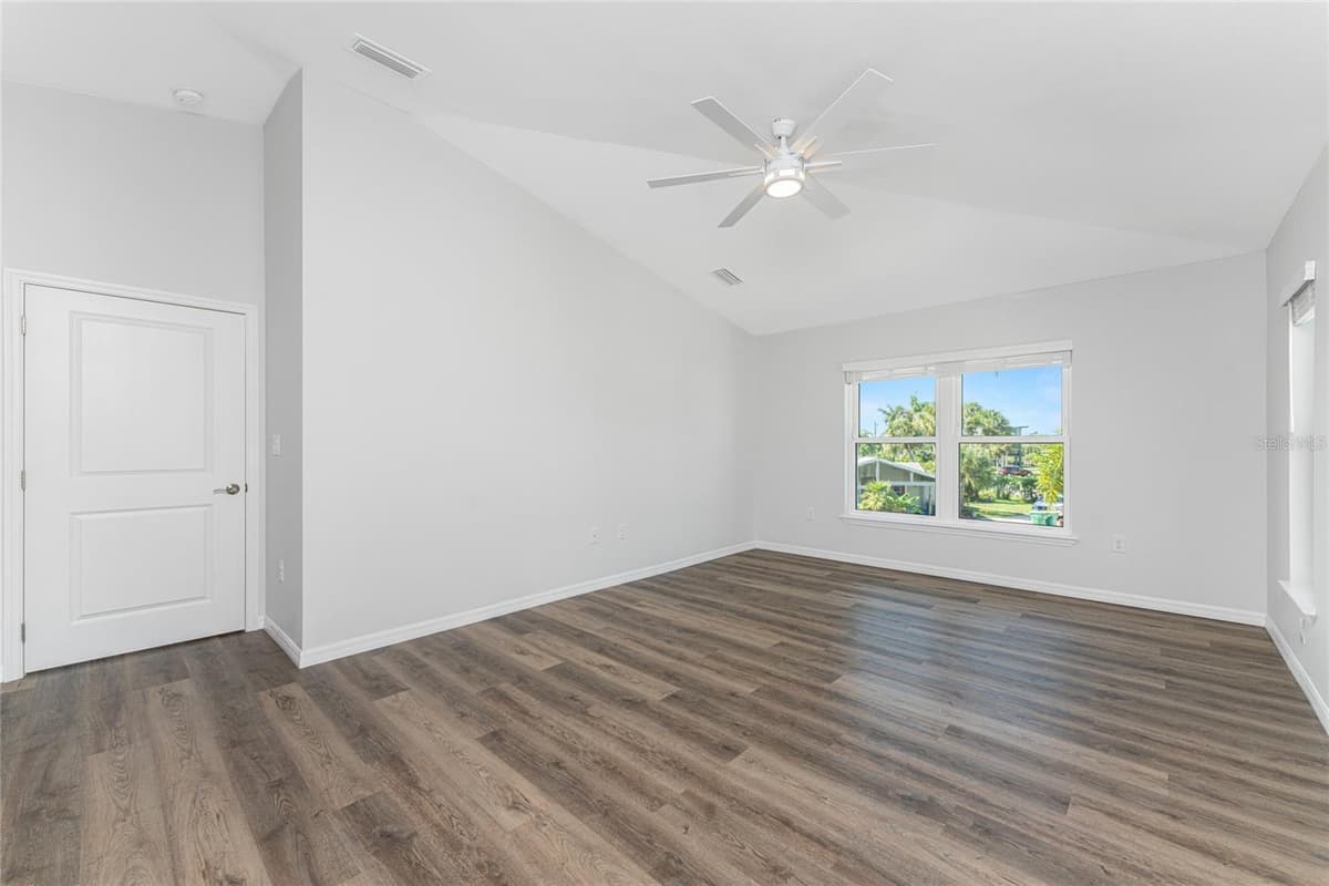4199 HOLLIS AVENUE — photo 38 of 75