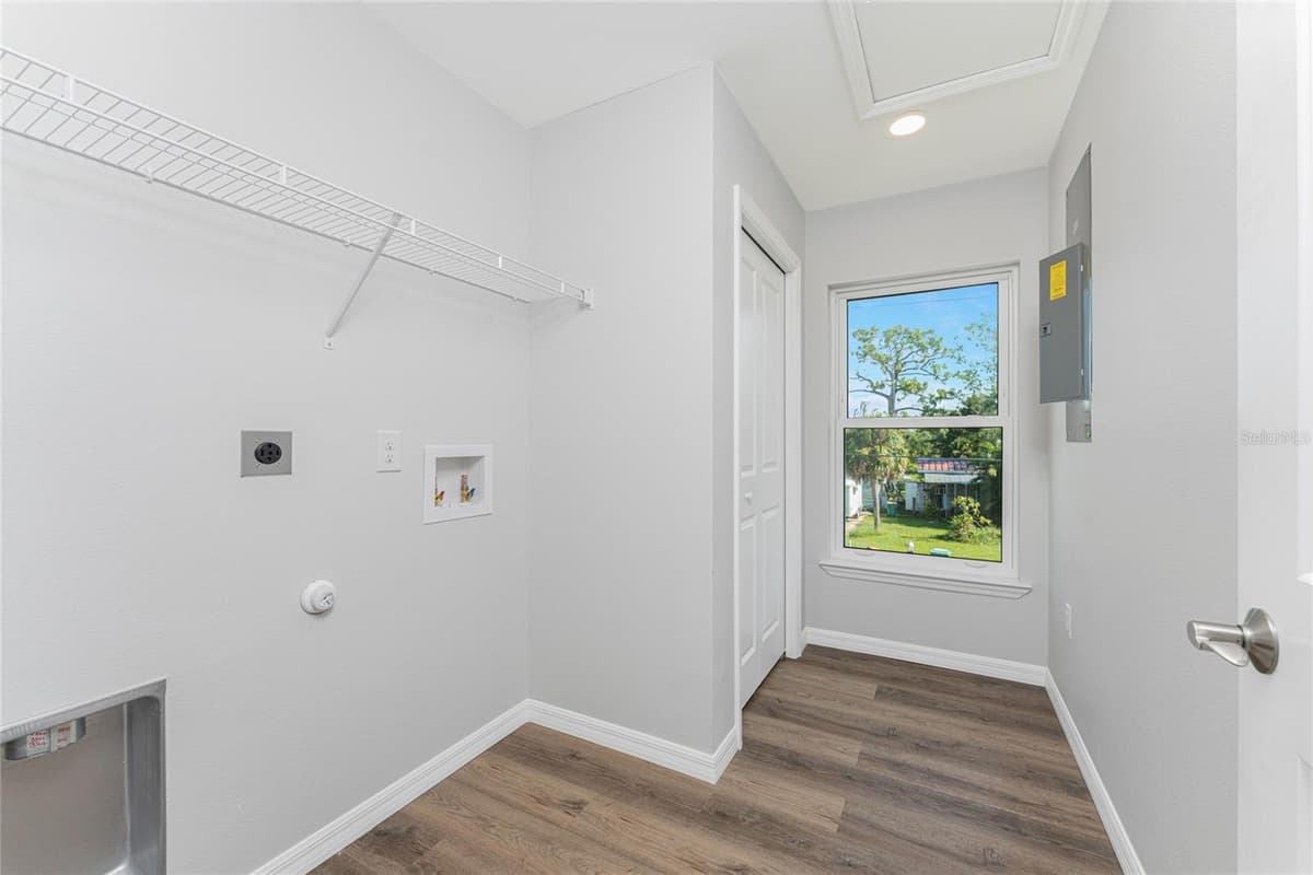 4199 HOLLIS AVENUE — photo 36 of 75