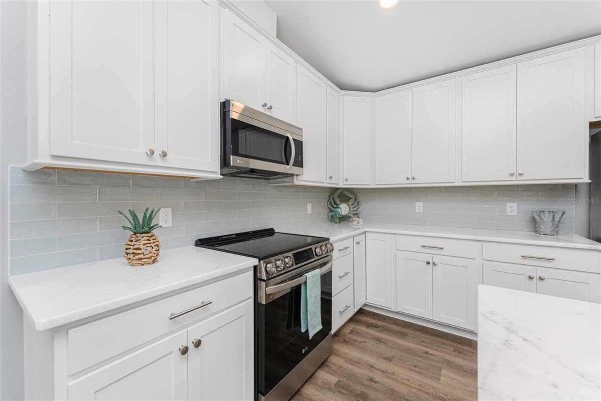 4199 HOLLIS AVENUE — photo 16 of 75