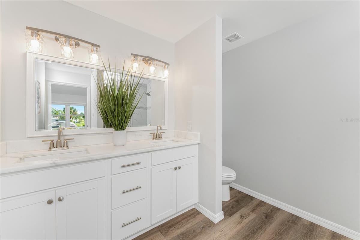 4199 HOLLIS AVENUE — photo 41 of 75